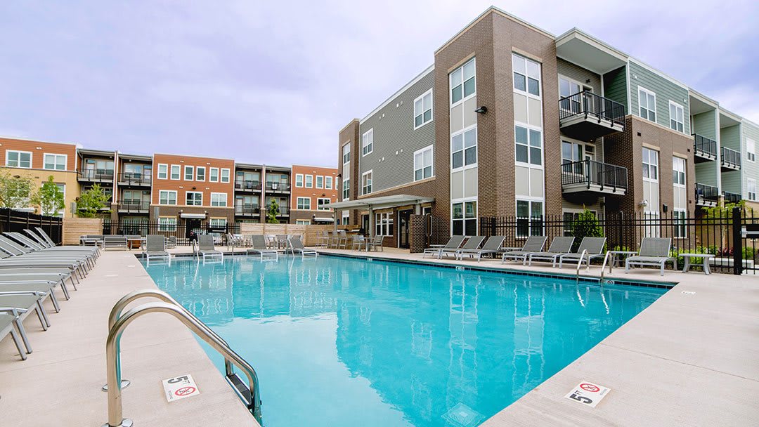 Oakley square deals